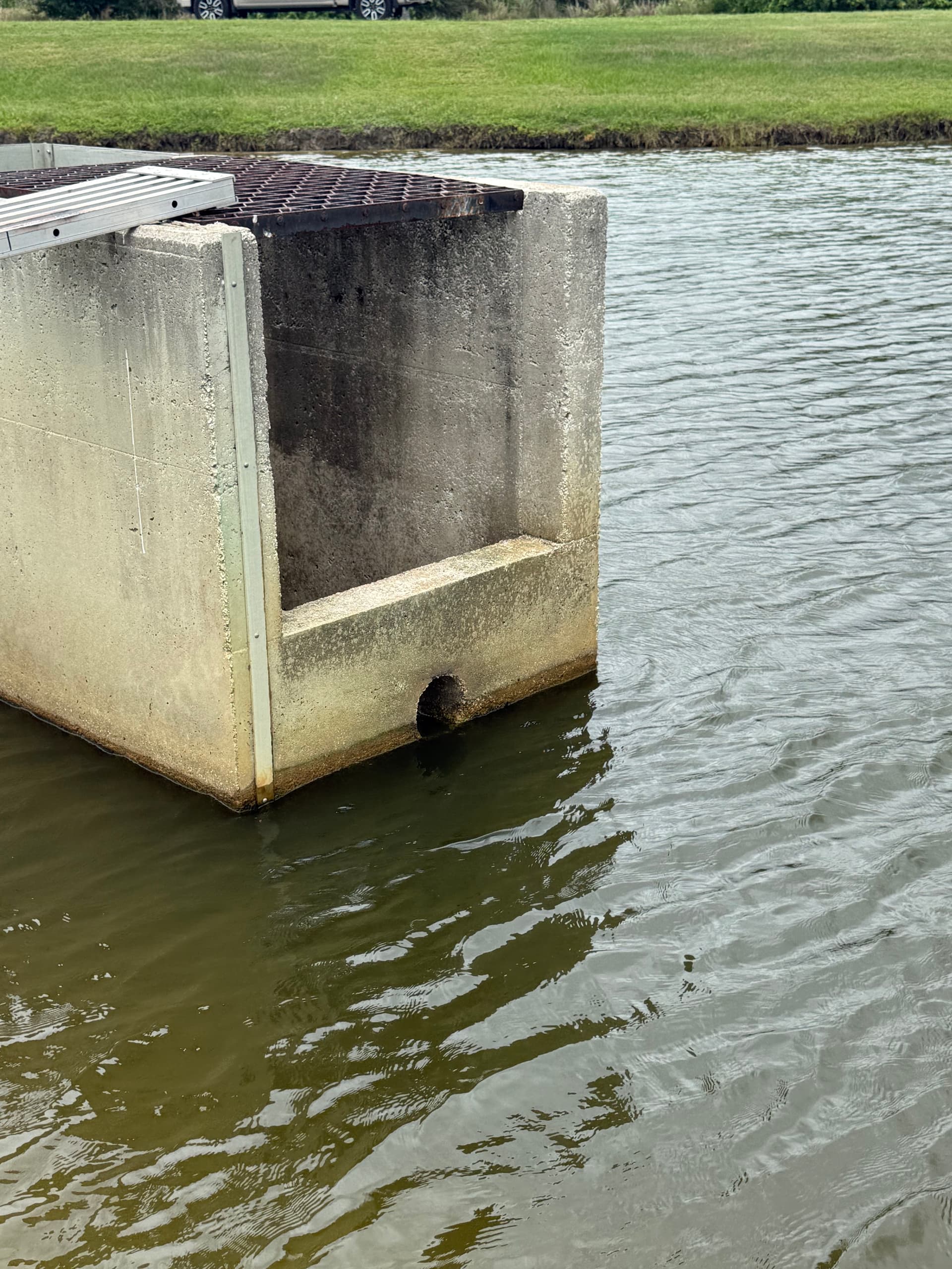 Gallery photos for Custom Aluminum Skimmer Fabricated for Storm Drainage Recovery: Image #1