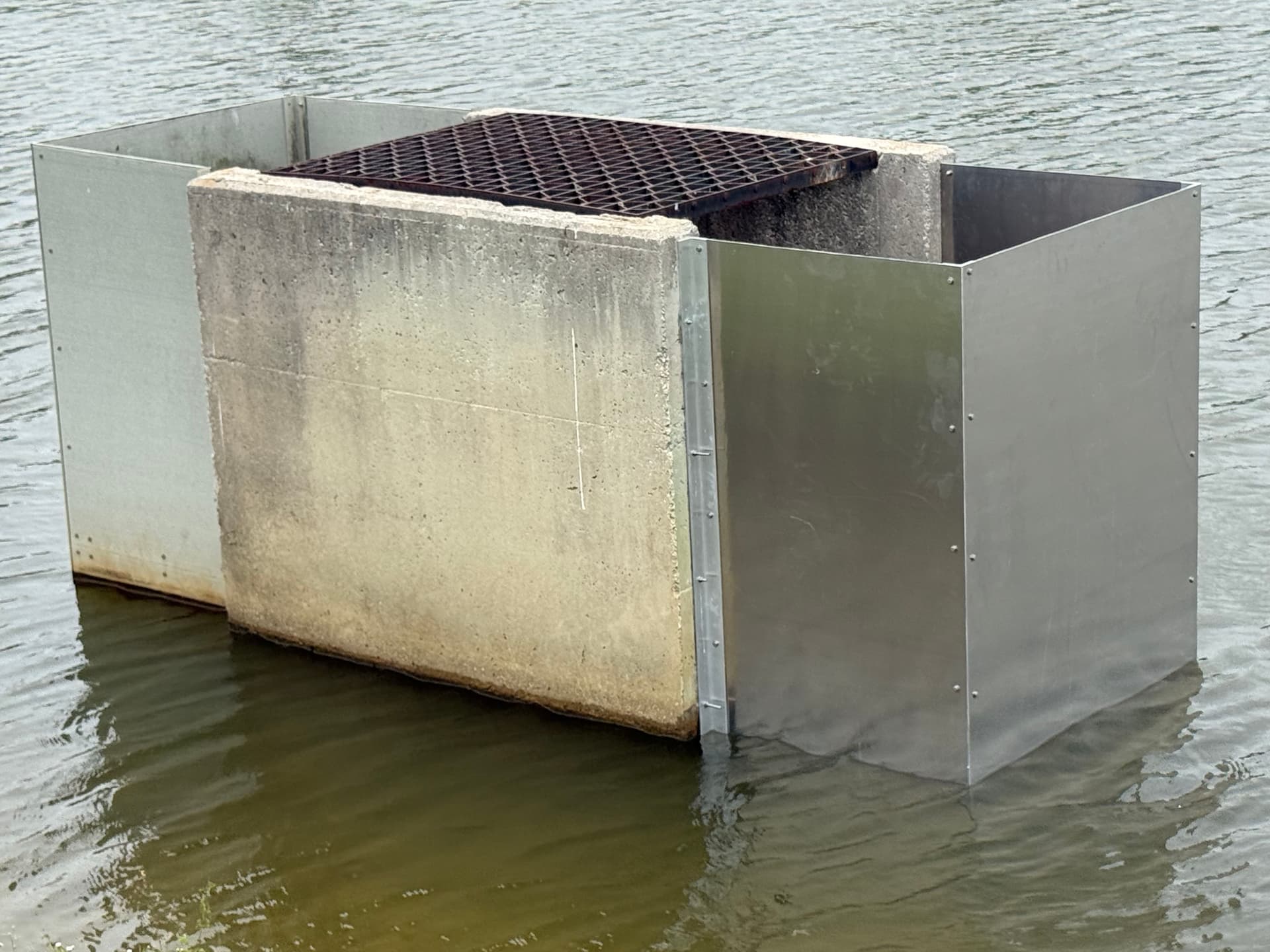 Gallery photos for Custom Aluminum Skimmer Fabricated for Storm Drainage Recovery: Image #2